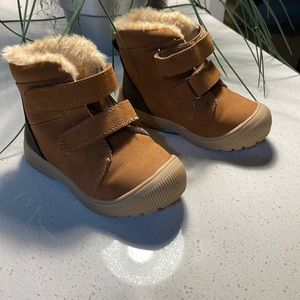 Toddler size 7 boot can be worn boy or girl.